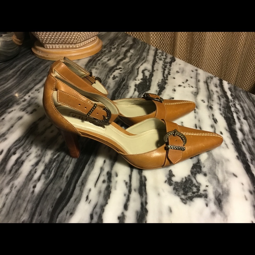 Brown leather business heel (EUC) size 7